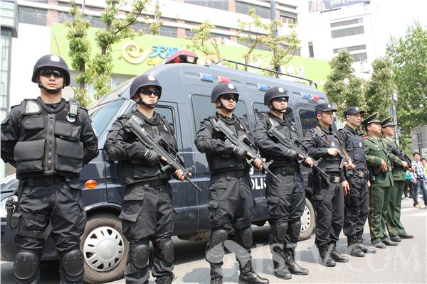 江苏4000名特警今起实行24小时街面巡逻