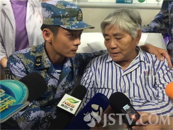 这次东方之星客轮上一共有14人生还,其中就包括被总理称创造了生命