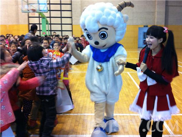 优漫卡通"新年欢乐送"苏州现场:小兔姐姐生日快乐!