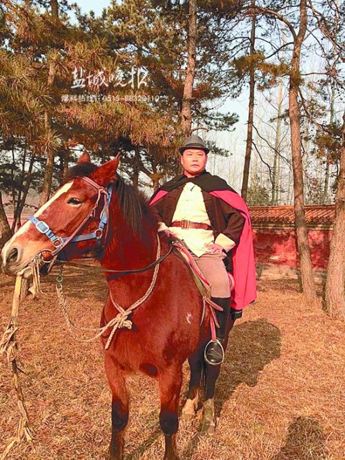 阜宁人仇金豹在剧中"匪气"十足.