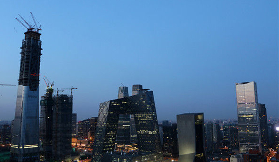 劲风吹过 雾霾渐散标志建筑凸显北京市解除空气重污染红色预警,中小学