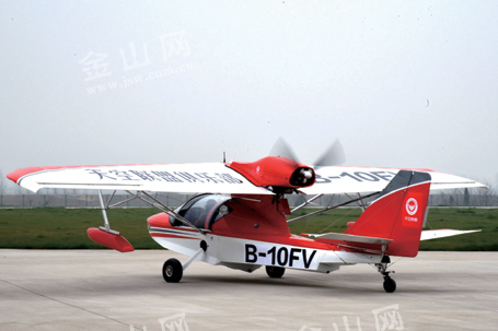 我国首架水陆两栖运动飞机在镇江起飞