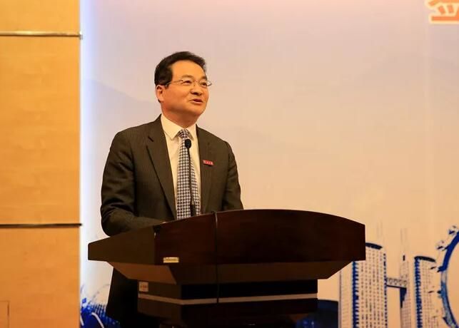常州大学校长陈群主持开幕式阿里云计算有限公司副总裁杨名致辞慧科