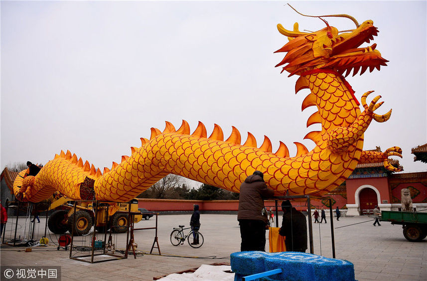 25米巨型宫灯《二龙戏珠》亮相沈阳迎元旦2017-12-28