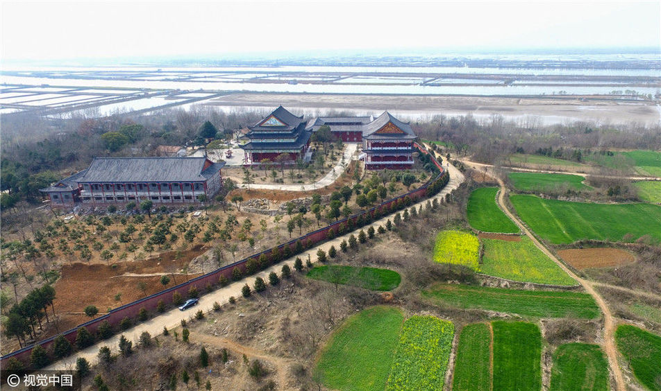 2017年3月9日,江苏淮安,摄影师在盱眙县官滩镇,航拍淮河岸边的田园