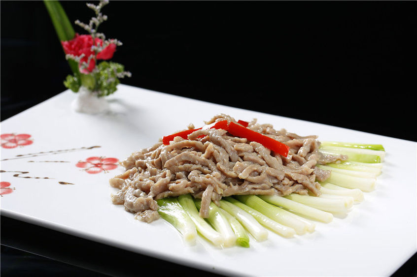 清炒羊肉丝;特点:咸鲜爽口,香味浓郁