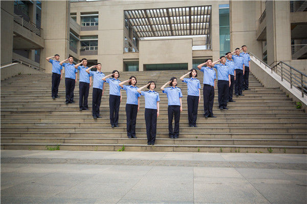 警校毕业季:看南森最帅毕业照爆红网络