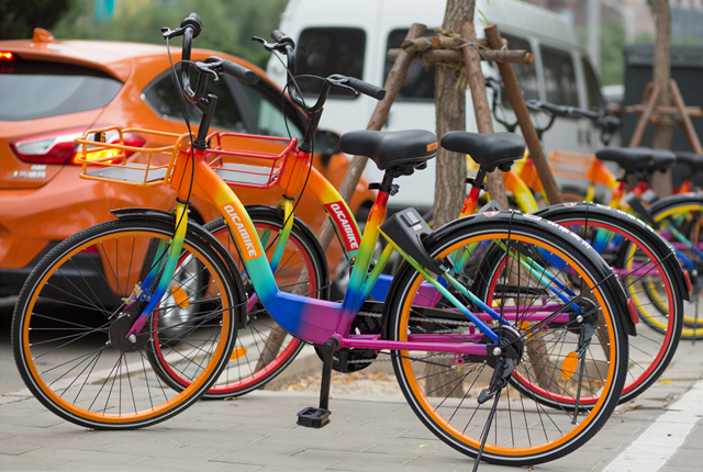北京共享单车颜色集结版——"彩虹单车"亮相望京soho