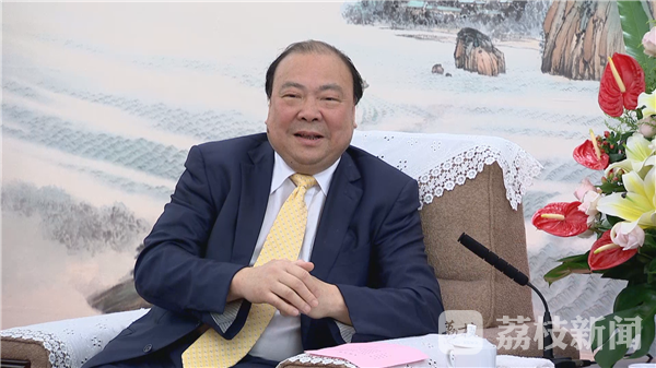 李强会见美国侨领陈清泉把更多优质项目落户江苏