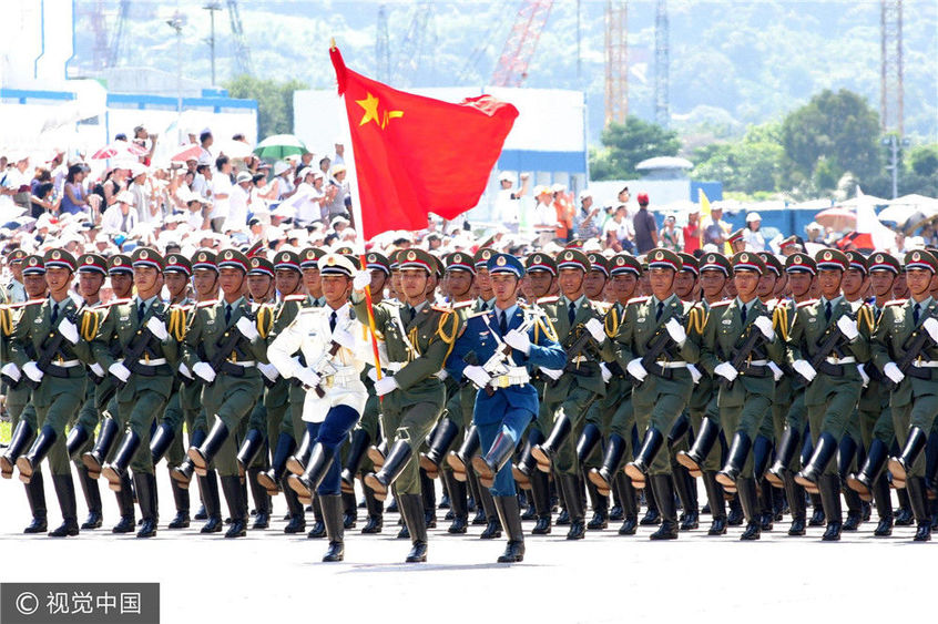 建军节 致敬中国军人