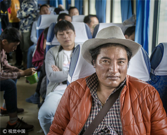 2017年8月9日,青藏铁路沿线,在从当雄开往拉萨的z6801次绿皮火车上