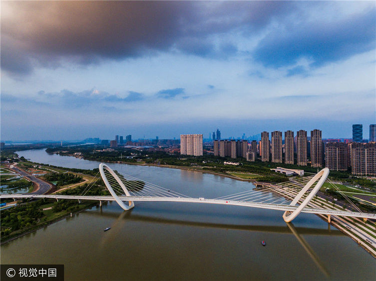 航拍南京河西新地标"双子塔"和"南京眼"