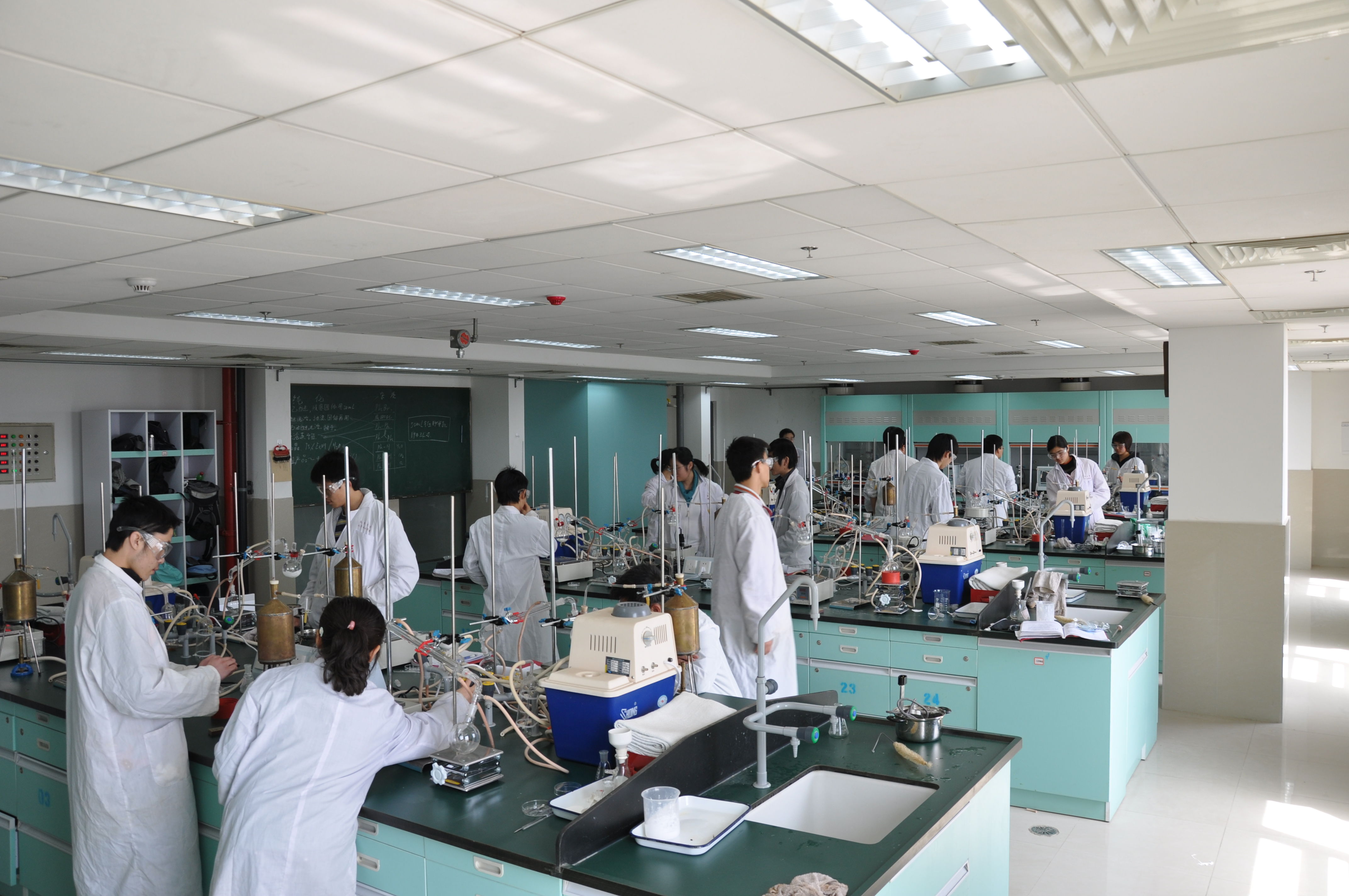 南京大学实验室一角2014年开始,国家开始部署国家科技计划管理改革