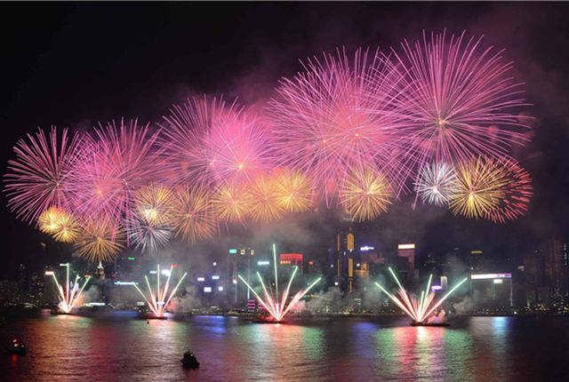 香港舉行國慶節煙花匯演 慶祝祖國69週年華誕