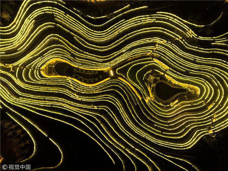 贵州毕节:古镇梯田夜景美