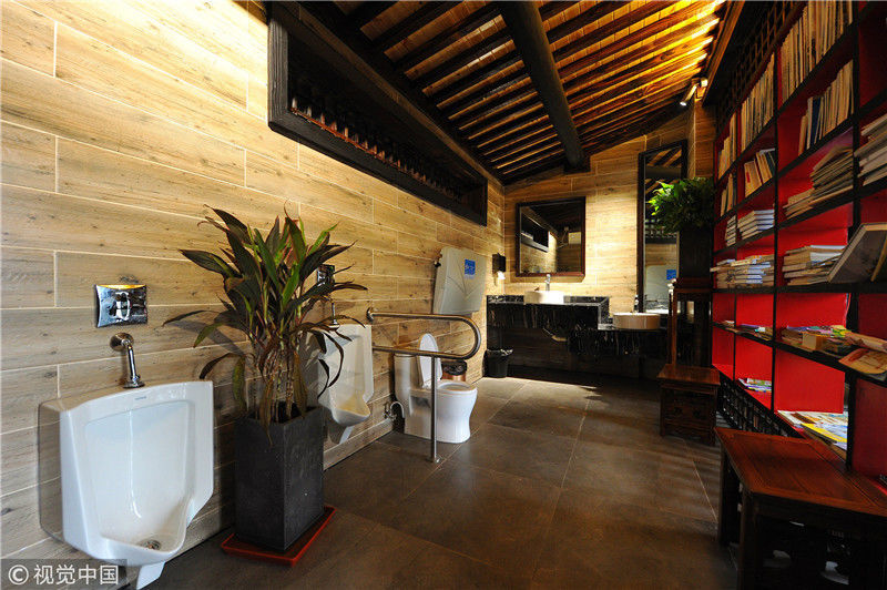 浙江金华:农村四合院公厕成网红 景致精美吸引游客