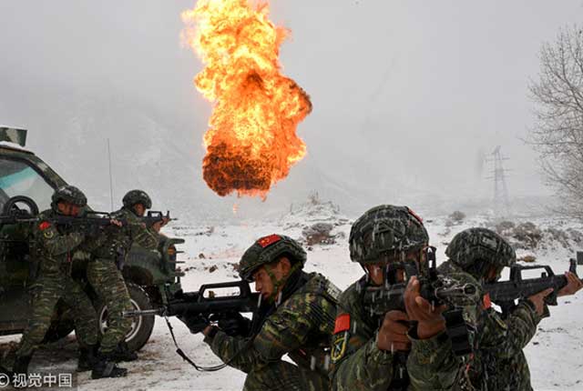 拉薩:武警西藏總隊特戰官兵寒冬開展極限訓練