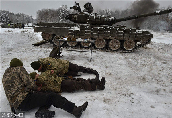 冰天雪地 乌克兰预备役军人冒严寒参加军事训练