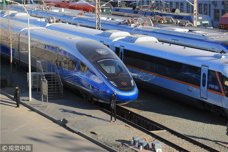 北京:多款复兴号新列车亮相 蓝,绿涂装引关注2018-12-25