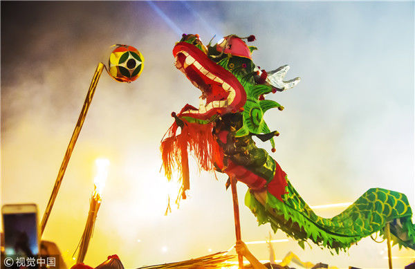 广西南宁:实拍宾阳炮龙节