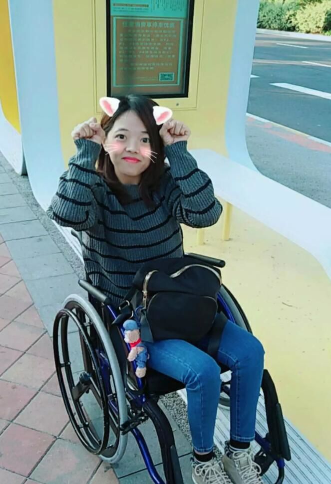 轮椅女孩杨淑亭图片