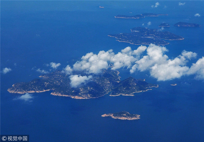 2018年5月19日,香港,摄影师在飞机航班中俯拍香港城市景观.