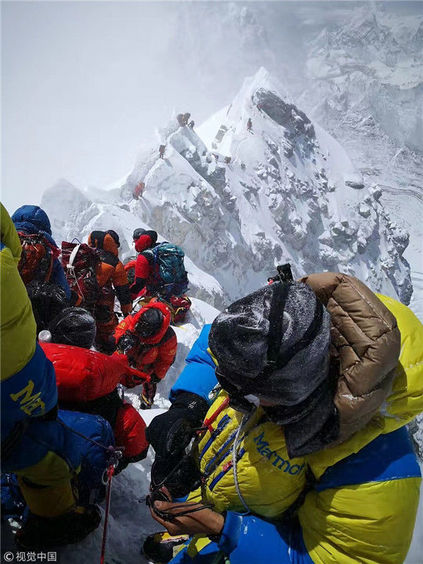 40岁的靖边女子马英从尼泊尔境内的喜马拉雅山南坡登上世界之巅——珠