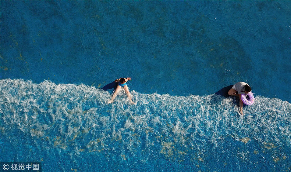 outdoor fun at water park to avoid summer heat in yangzhou