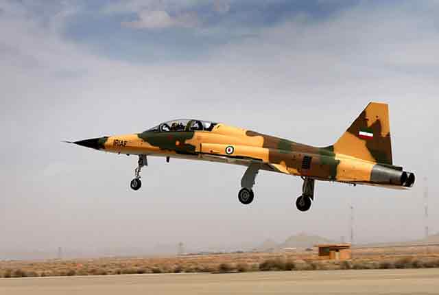 伊朗国产战斗机图片