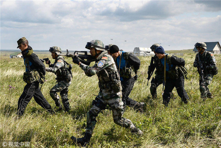 俄罗斯:上合组织和平使命-2018反恐军演举行 中国之师威武亮相
