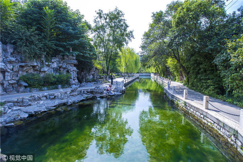 濟南珍珠泉天高雲淡 秋意濃濃景色秀美