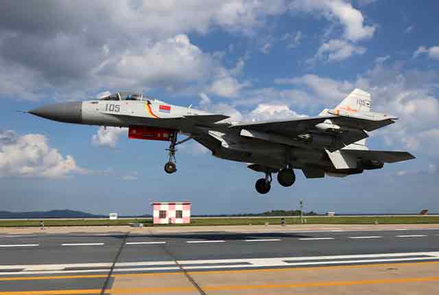 歼-15舰载战斗机已具备昼夜起降和综合攻防能力2018-09-12