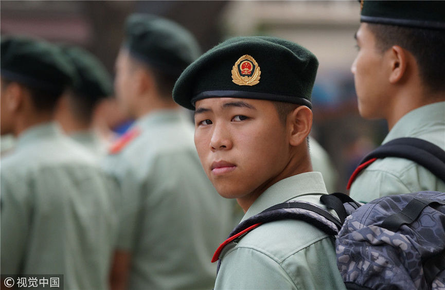 2018年8月28日,天津和平區組織即將退役的軍人參觀五大道景區,一士兵