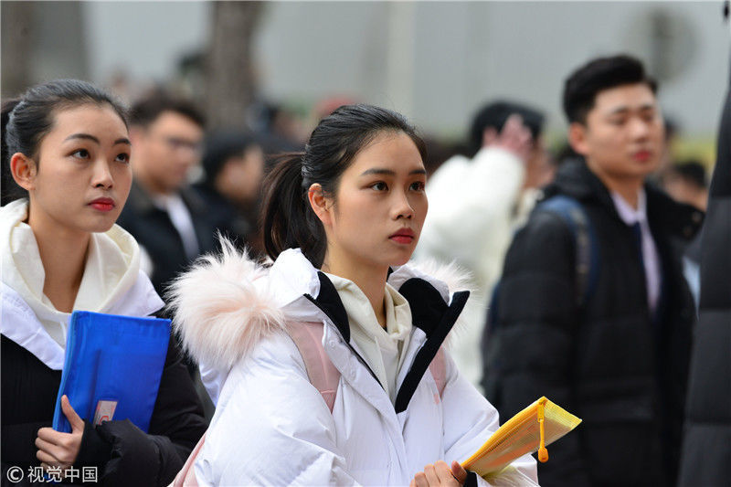 2019年1月12月,南京艺术学院,考生在影视艺术学院候考.