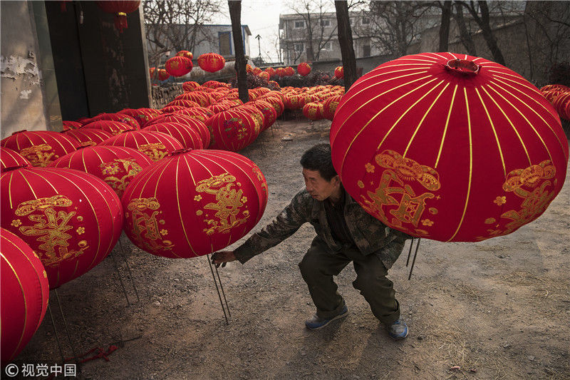 有"中国宫灯第一村"之称的梅花镇屯头村则是藁城宫灯的主要生产集中地