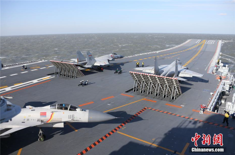 中国首艘国产航母定名山东舰 高清大片带你领略重器雄姿