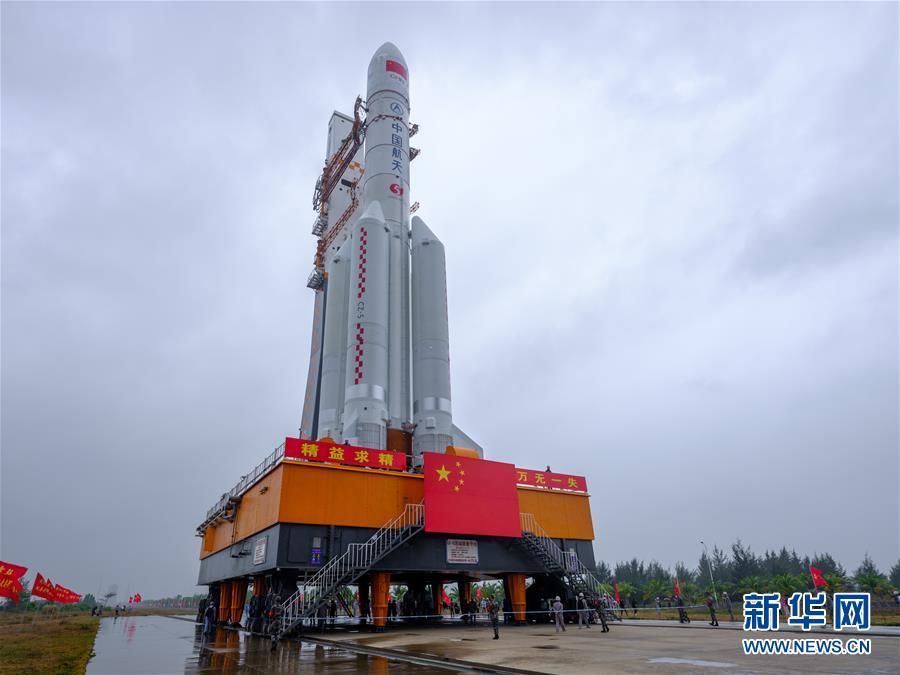 长征五号遥三运载火箭在中国文昌航天发射场完成技术区相关工作后