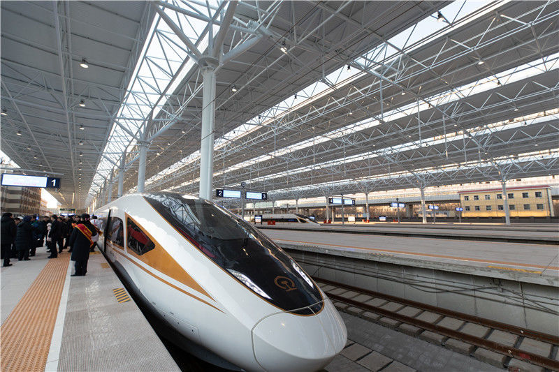 在京张高铁运行的智能型复兴号动车组列车采用智能化列车运行调度指挥