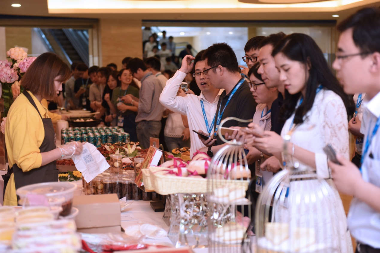 (图:苏宁员工食堂)