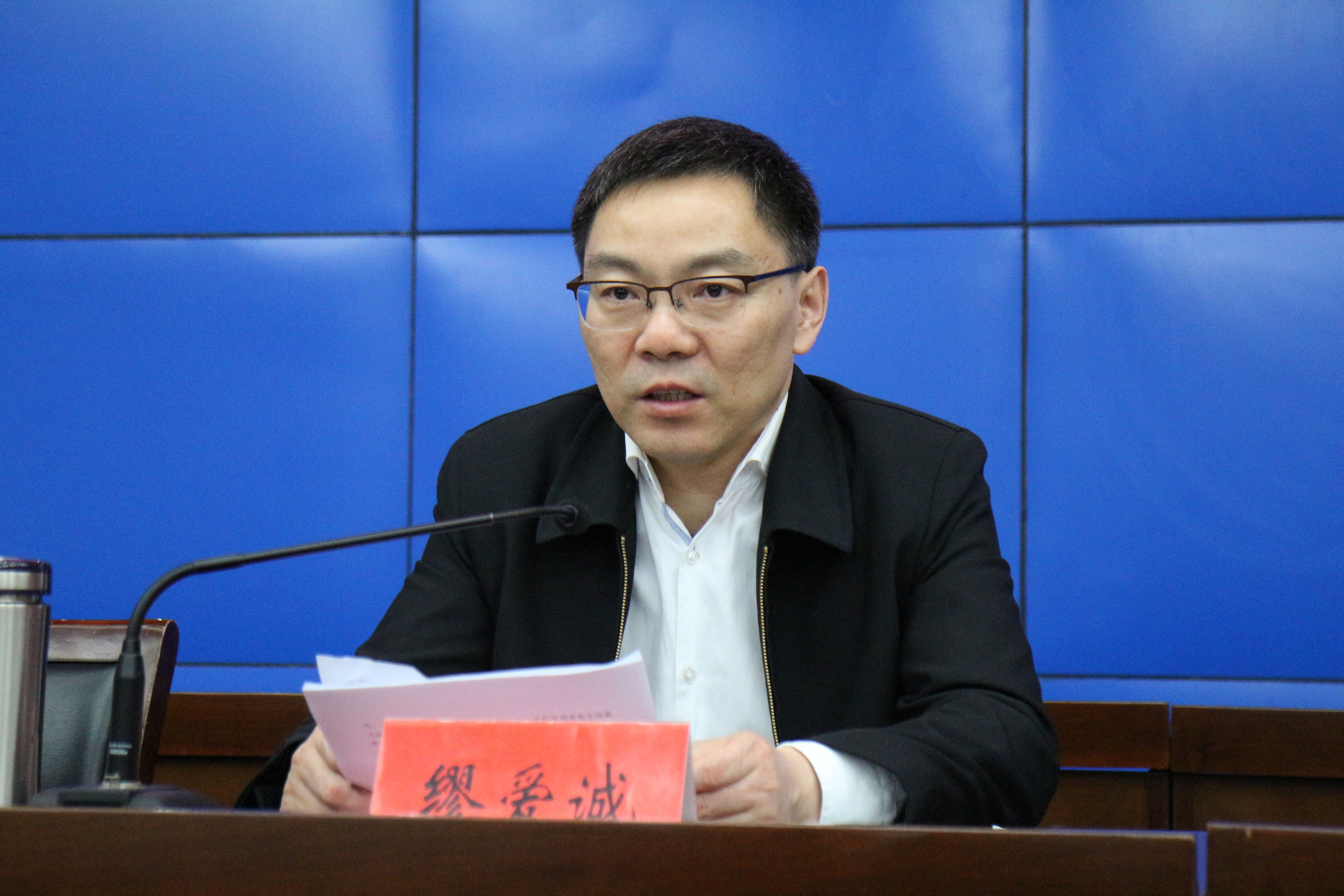 如皋市委常委,组织部部长,统战部部长缪爱诚出席会议.