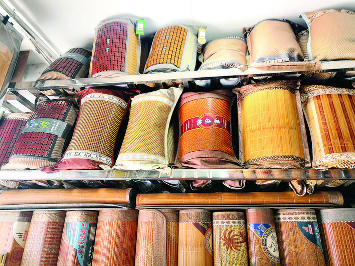 凉席,凉枕,蚊帐等开始热销