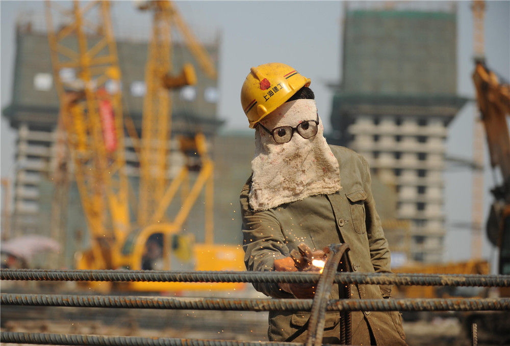 盘点各地高温天气下的"钢铁直男"