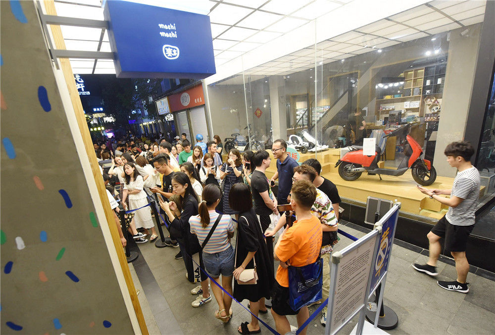 周杰伦《说好不哭》爆红带火mv同名奶茶店 "限购"无法阻止人们排队