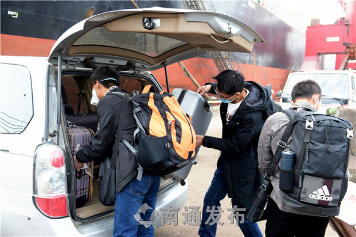 国际航行船舶停靠通州码头,南通海事助力10名中国籍船员换班下船_我苏网