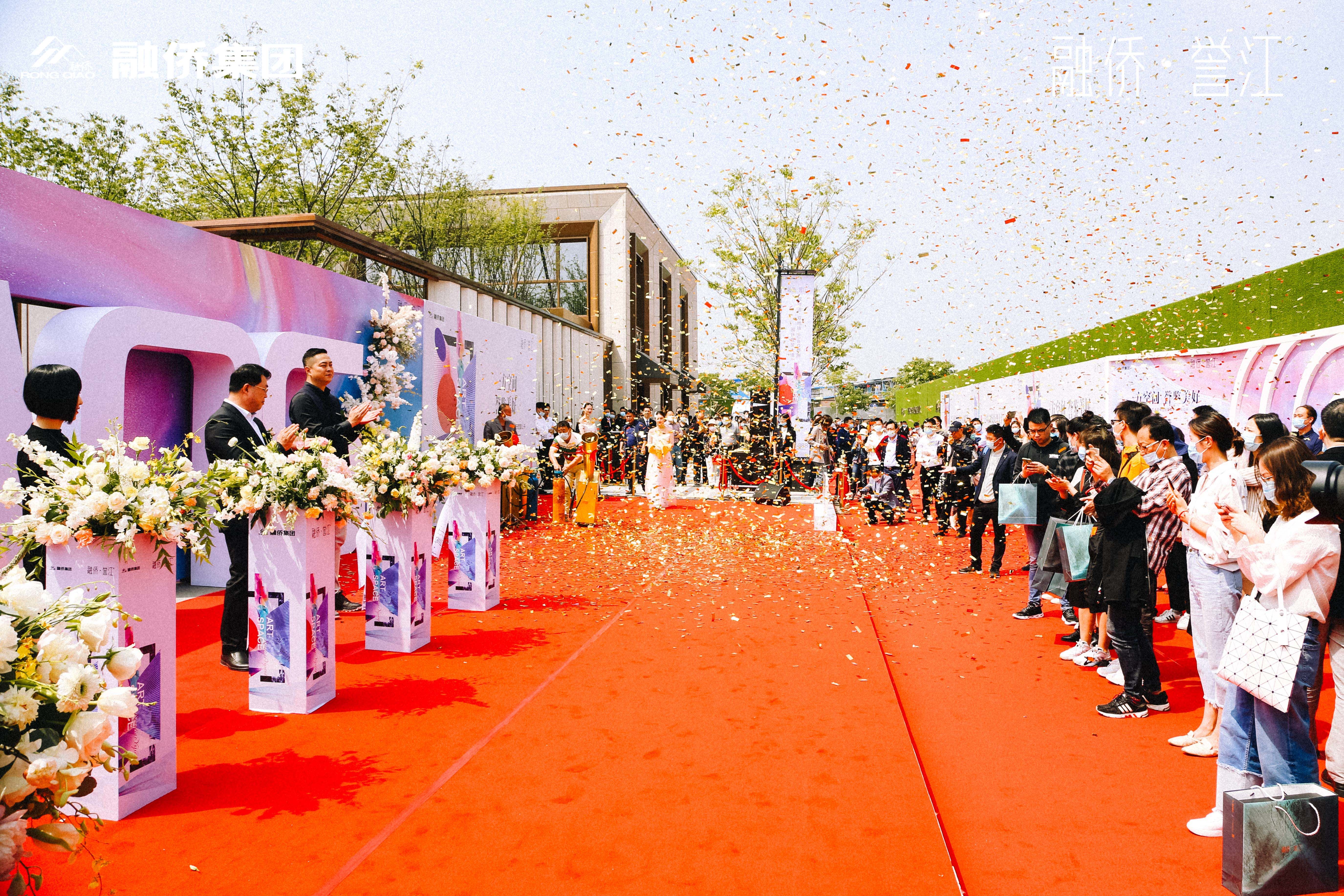 超千组客户涌入售楼处江北中央商务区封面级纯新盘公开