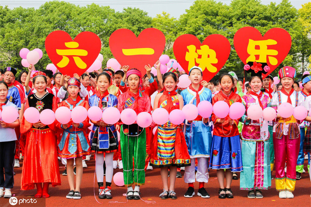 欢乐迎六一 小朋友们快乐茁壮成长