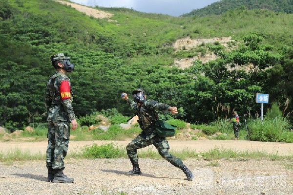 炎炎夏日武警莆田支队勤训轮换火热进行荔枝军事