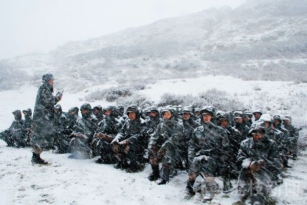 第77集团军某旅英勇顽强模范营开展实投作业扎实开展练兵潮荔枝军事