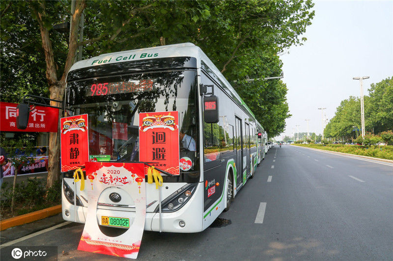 郑州985路公交车霸气变身助考休息站 希望孩子能顺利奔向"985"