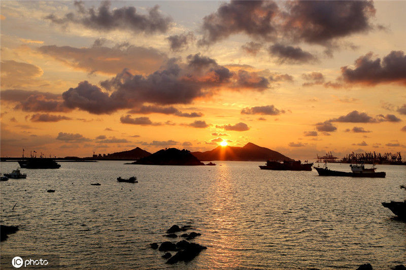 江苏连云港:红日冉冉升起 海边风景美如画2020-09-13